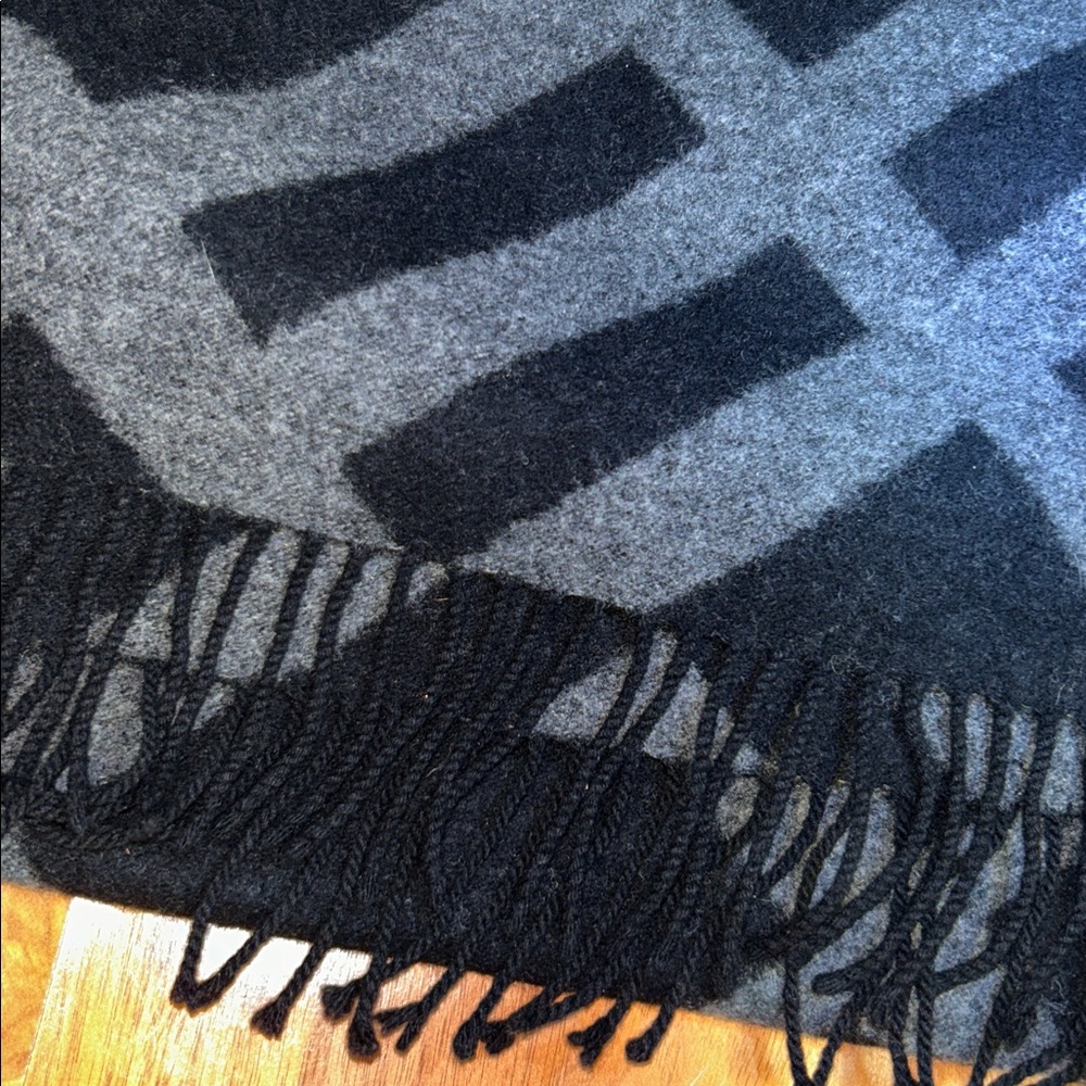 Authentic Vintage Burberrys Label Merino Wool and Cashmere Scarf - Picture 4 of 4